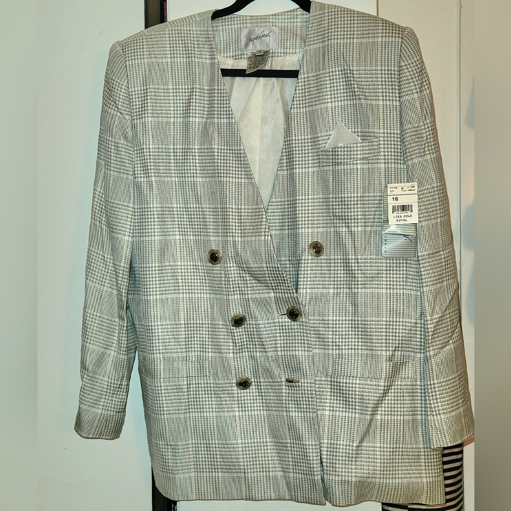 Classic Jacquline Ferrar Gray Plaid Blazer